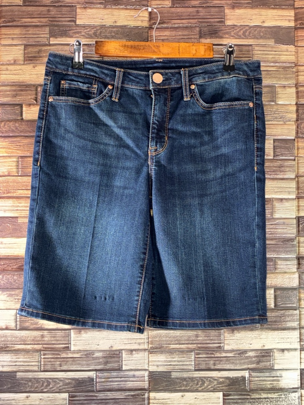 Pre Owned Women’s Size 10 Seven7 Dark Indigo Denim Shorts